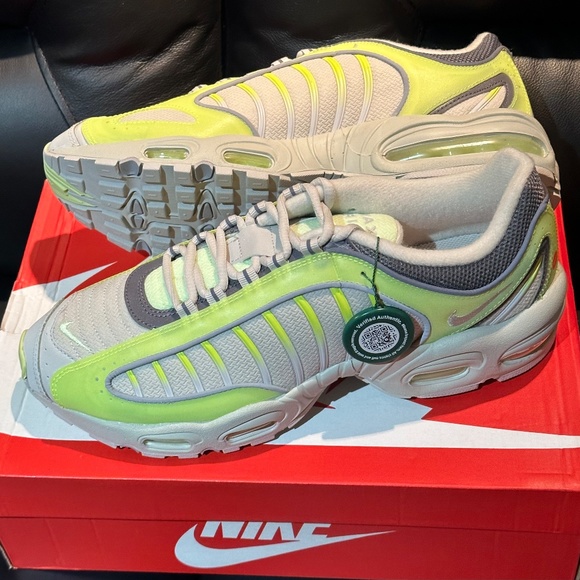 Nike Air Max Tailwind IV 4 Men's Size 11.5 US New w Box CJ0784 700 - Picture 3 of 9